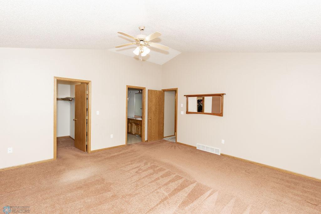 Masterbedroom-2.jpg