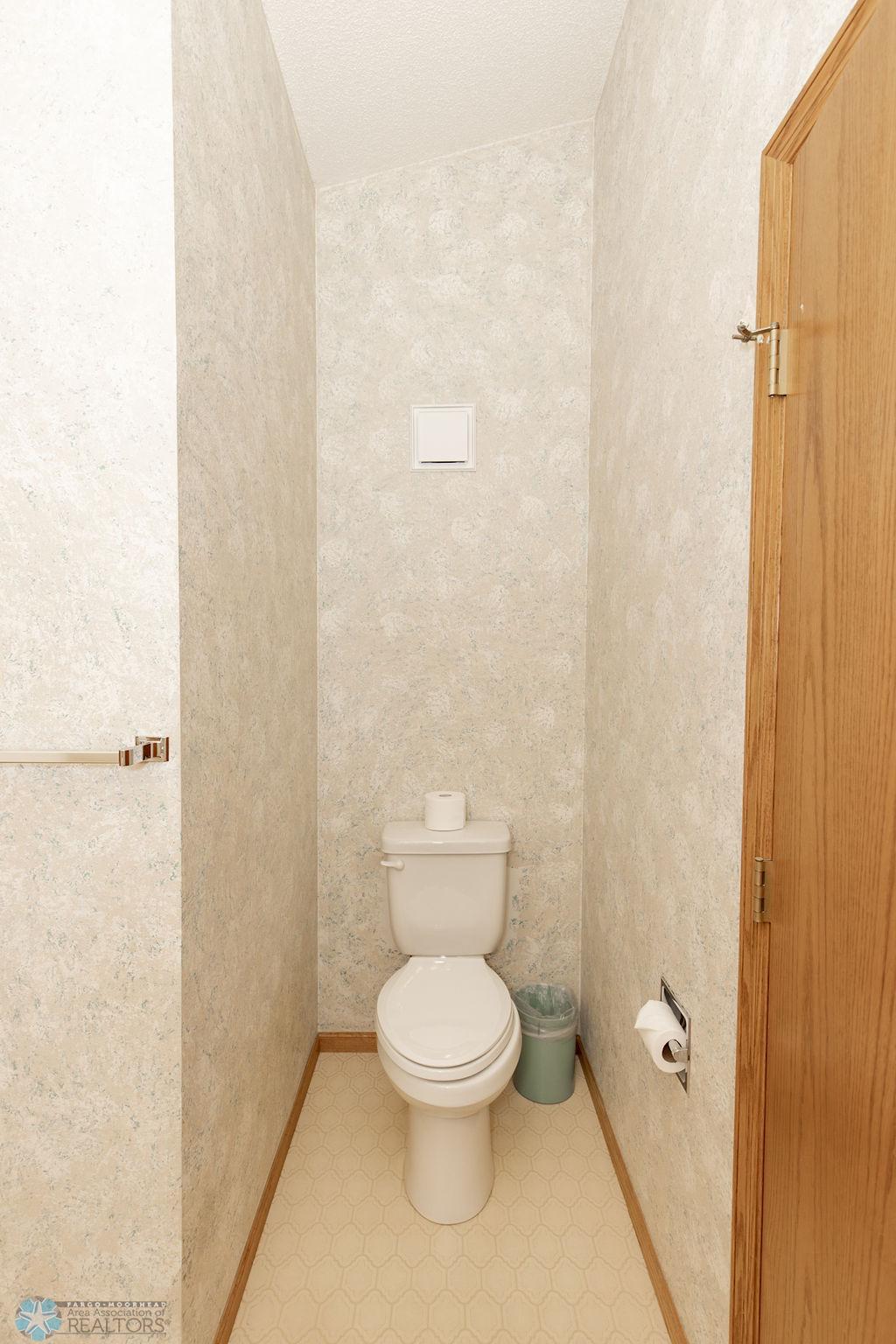 Bathroom 1/2 upper.jpg