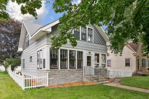 4264 W Broadway Avenue, Robbinsdale, MN 55422