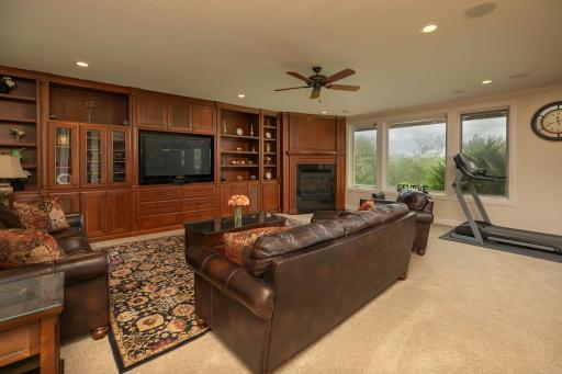 1293 Fox Grove Place SW, Rochester, MN 55902