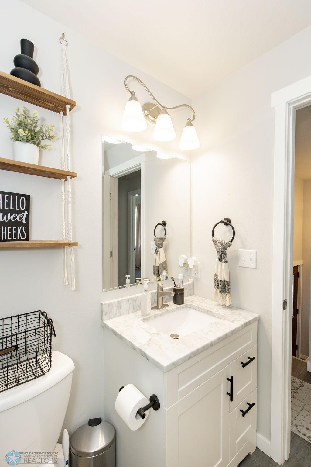 Primary Full Bathroom1-1.jpg