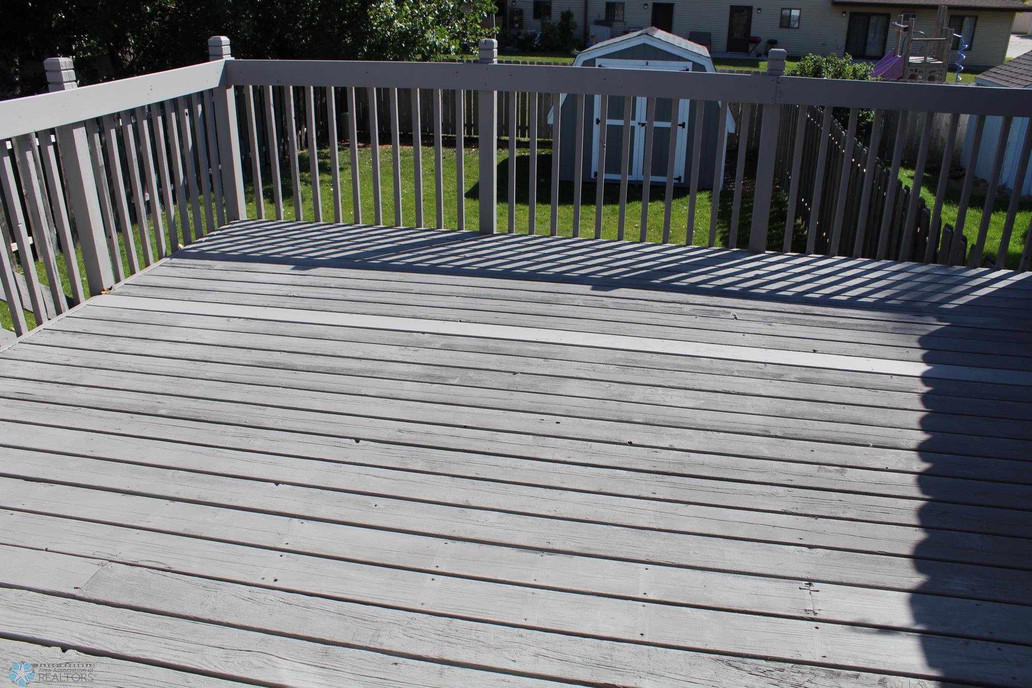 Deck- large fenced backyard