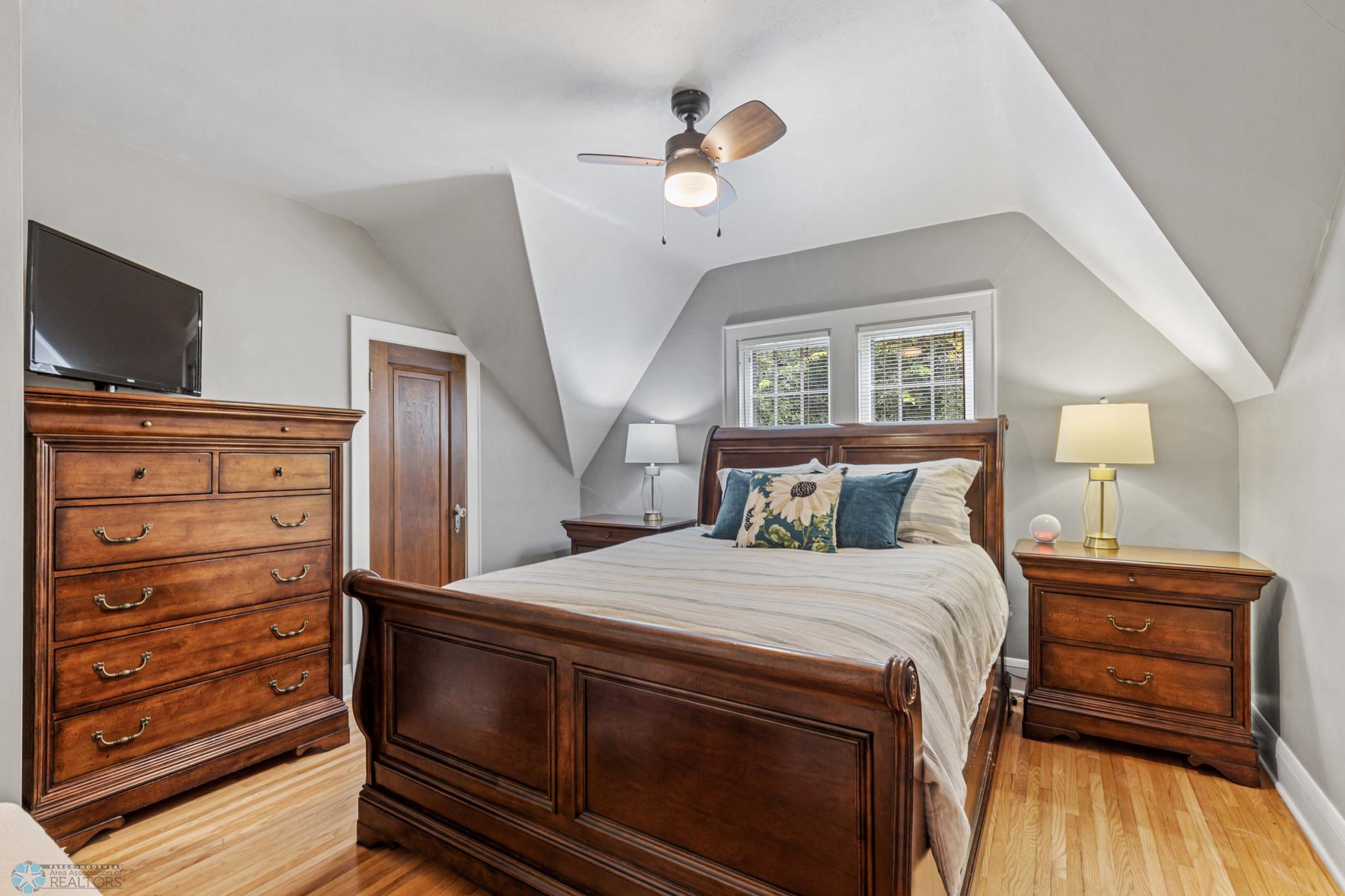 (17) Bed 2.jpg