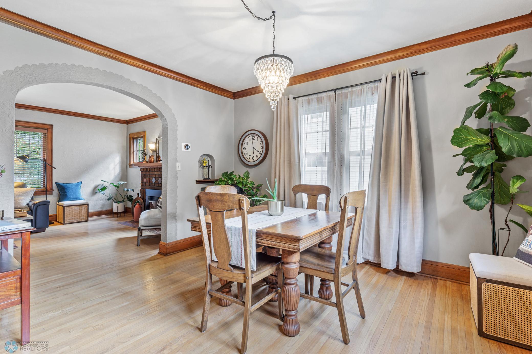(8) Dining Room.jpg