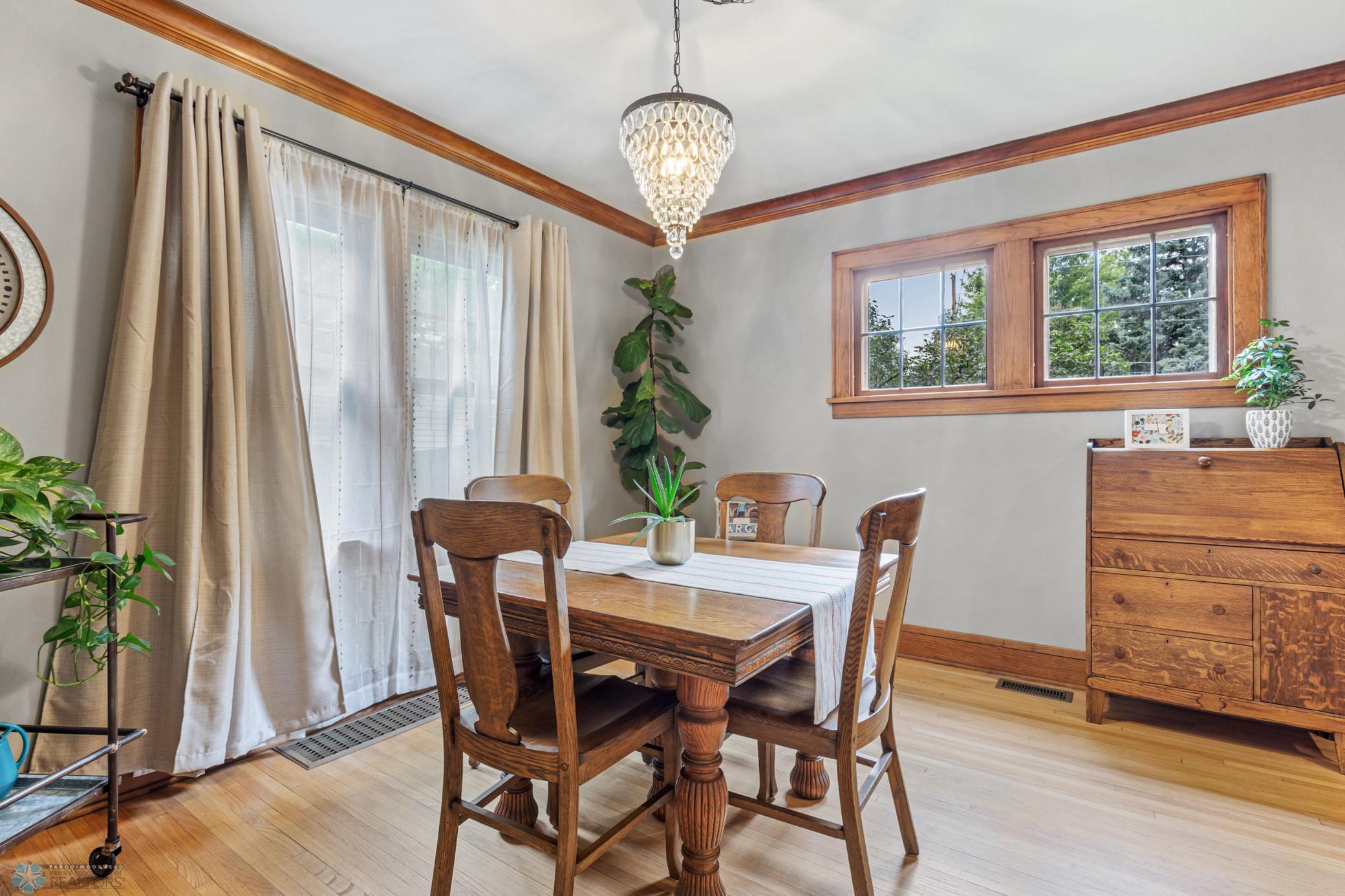 (9) Dining Room.jpg