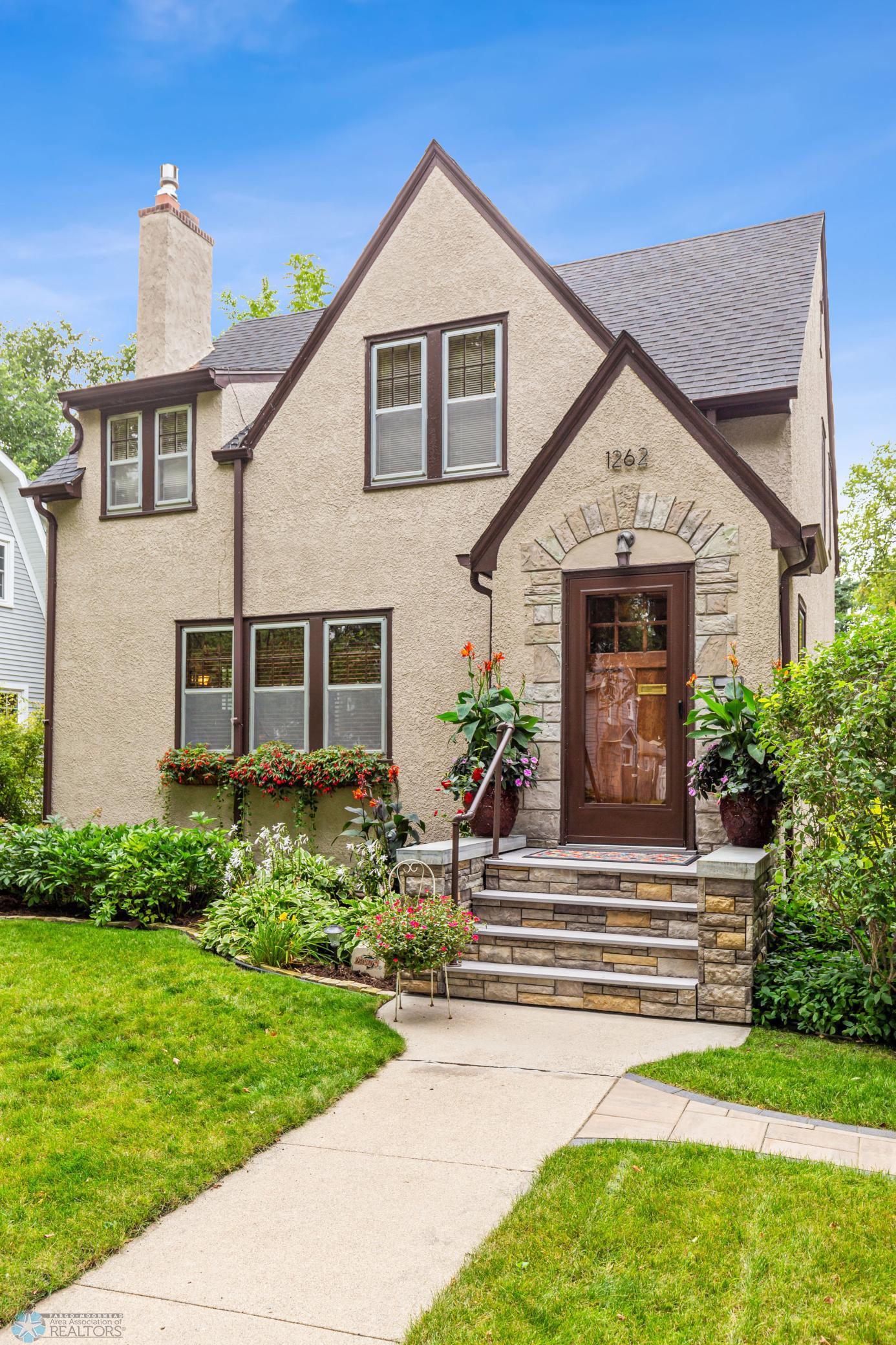 (3) Front of House.jpg