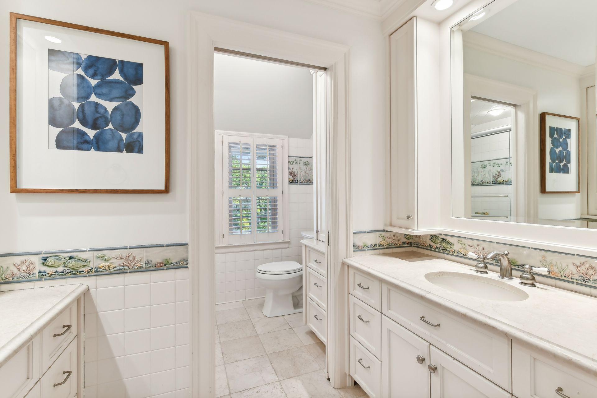 Upper Level Main Bath