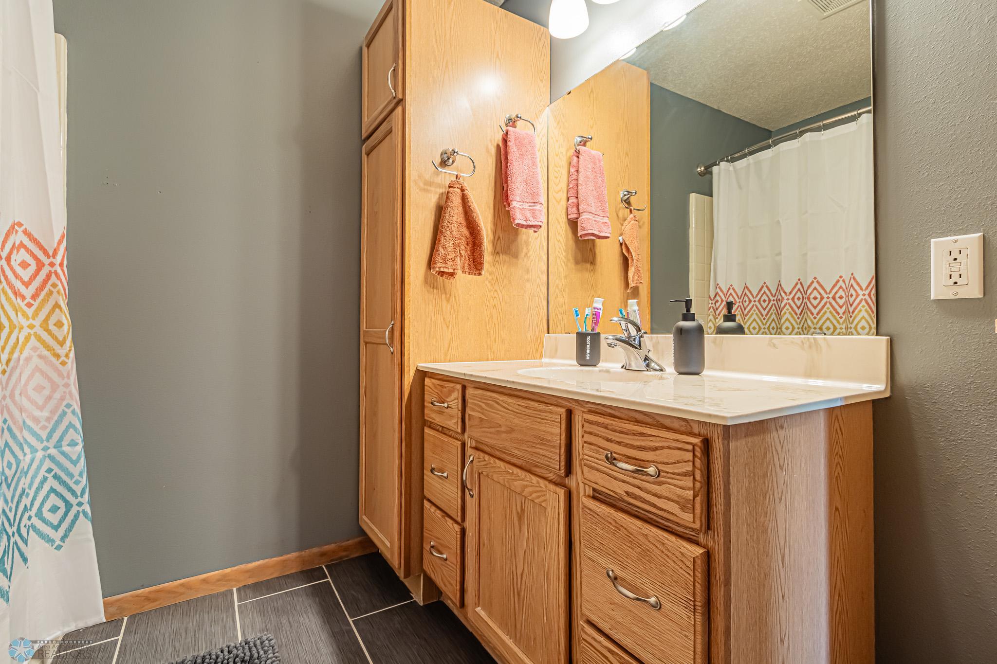 5204 48th Ave S, Fargo, ND 58104-23.jpg