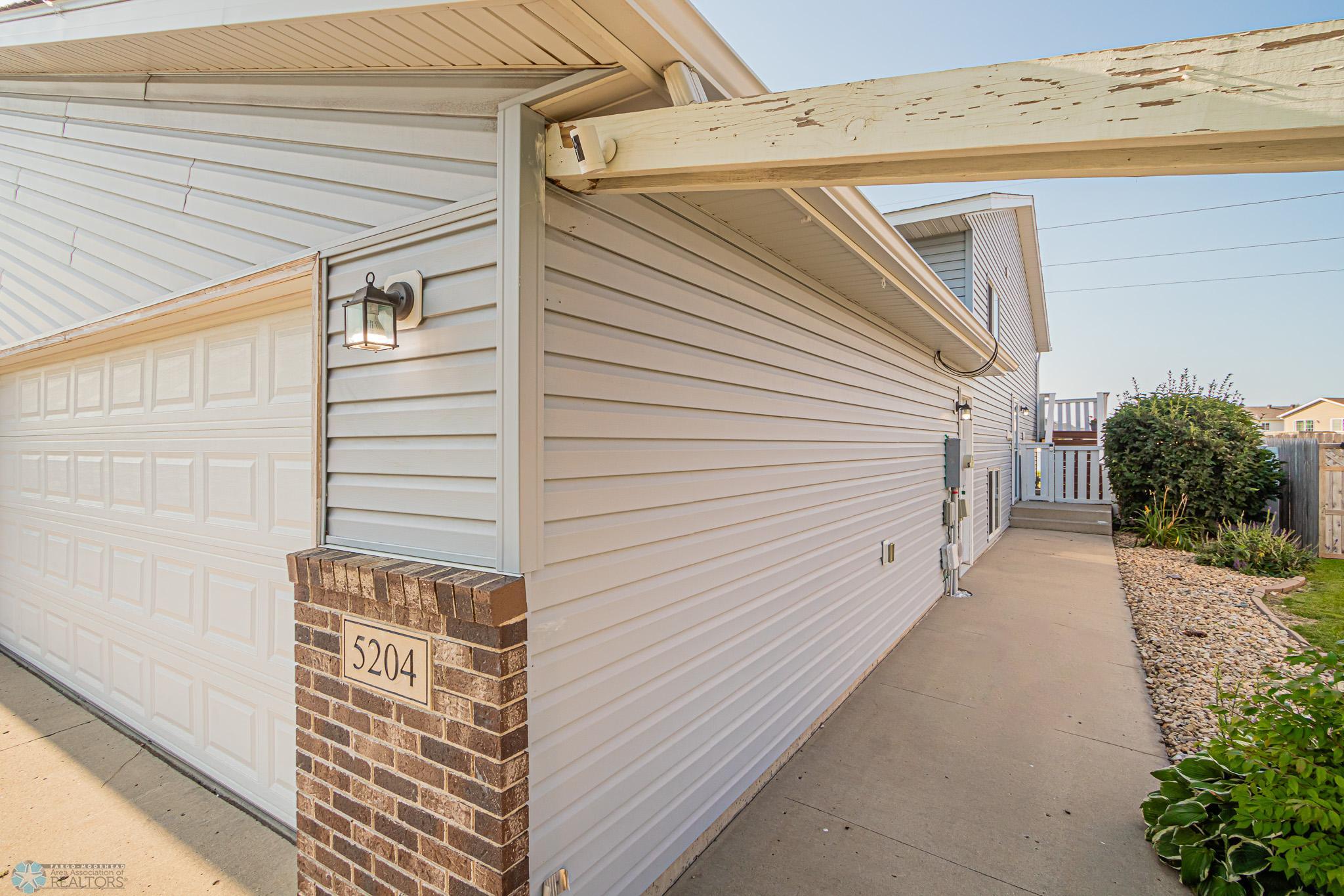 5204 48th Ave S, Fargo, ND 58104-06.jpg