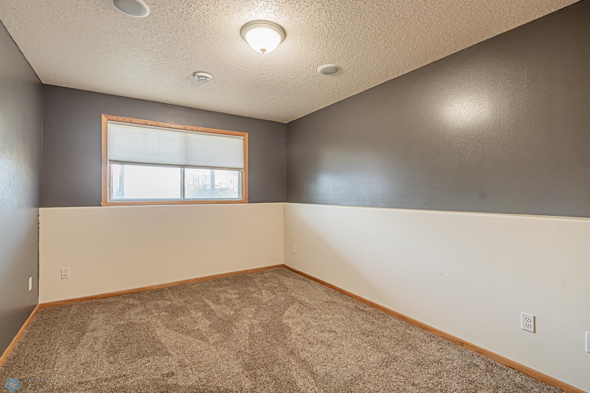 5204 48th Ave S, Fargo, ND 58104-18.jpg