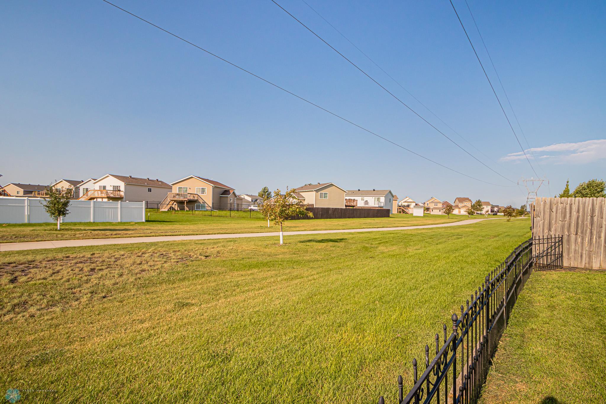 5204 48th Ave S, Fargo, ND 58104-01.jpg