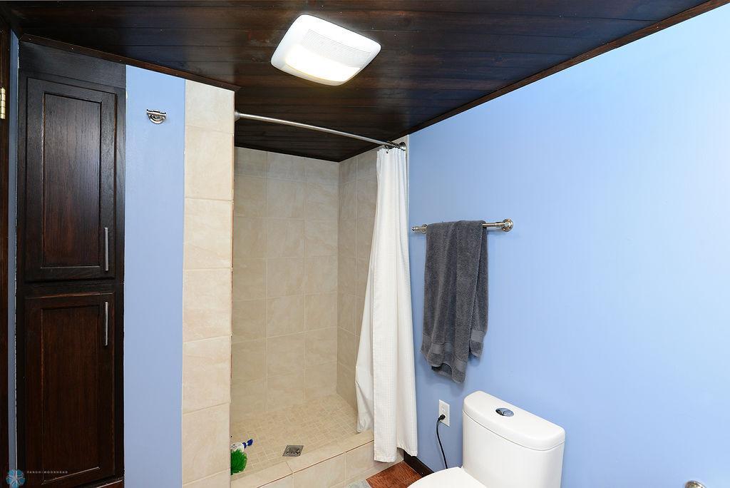 3/4 bath tile shower