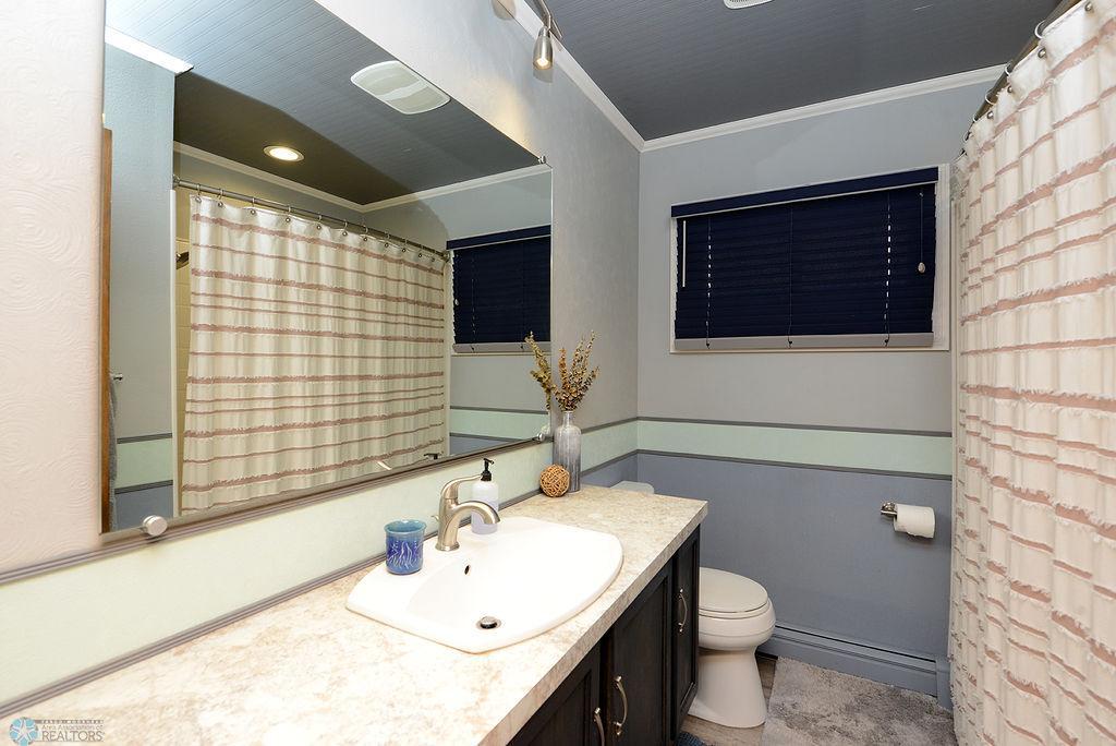 Main level full bath