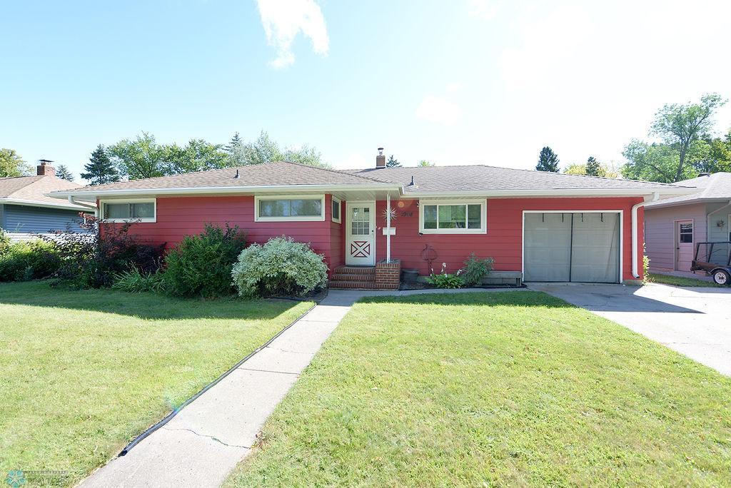 Beautiful South Moorhead Rambler Home in an Established Neighborhood