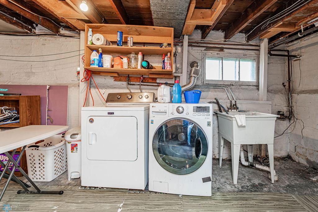 Washer/Dryer/Sink
