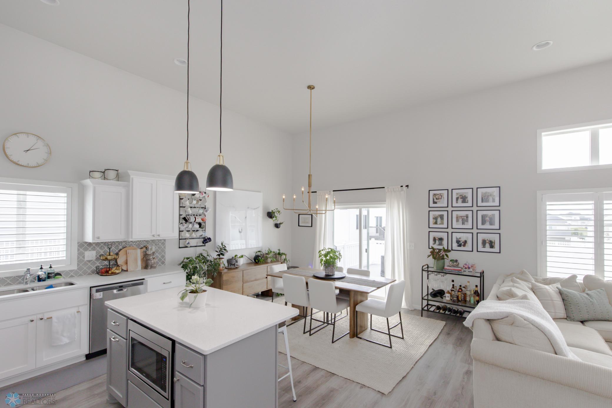 Kitchen/ Dining