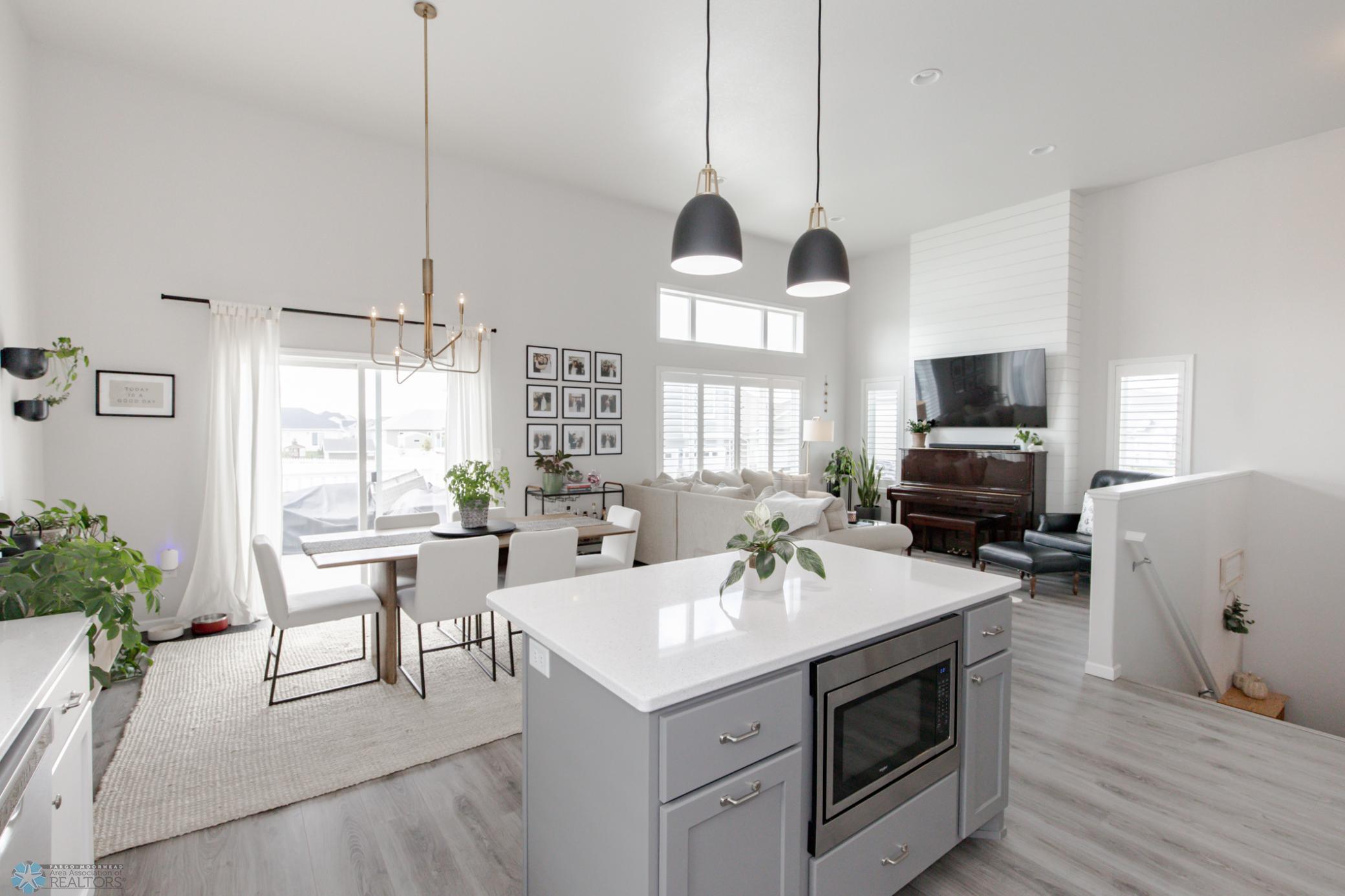 Kitchen/ Dining