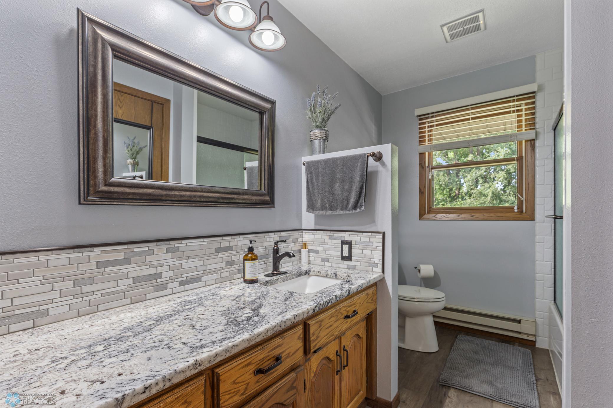 Guest Full Bathroom