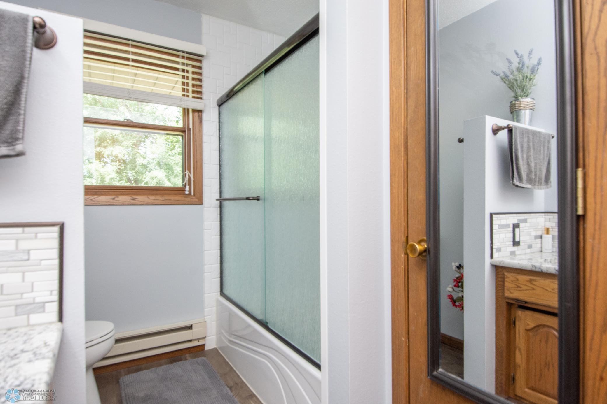 Guest Full Bathroom