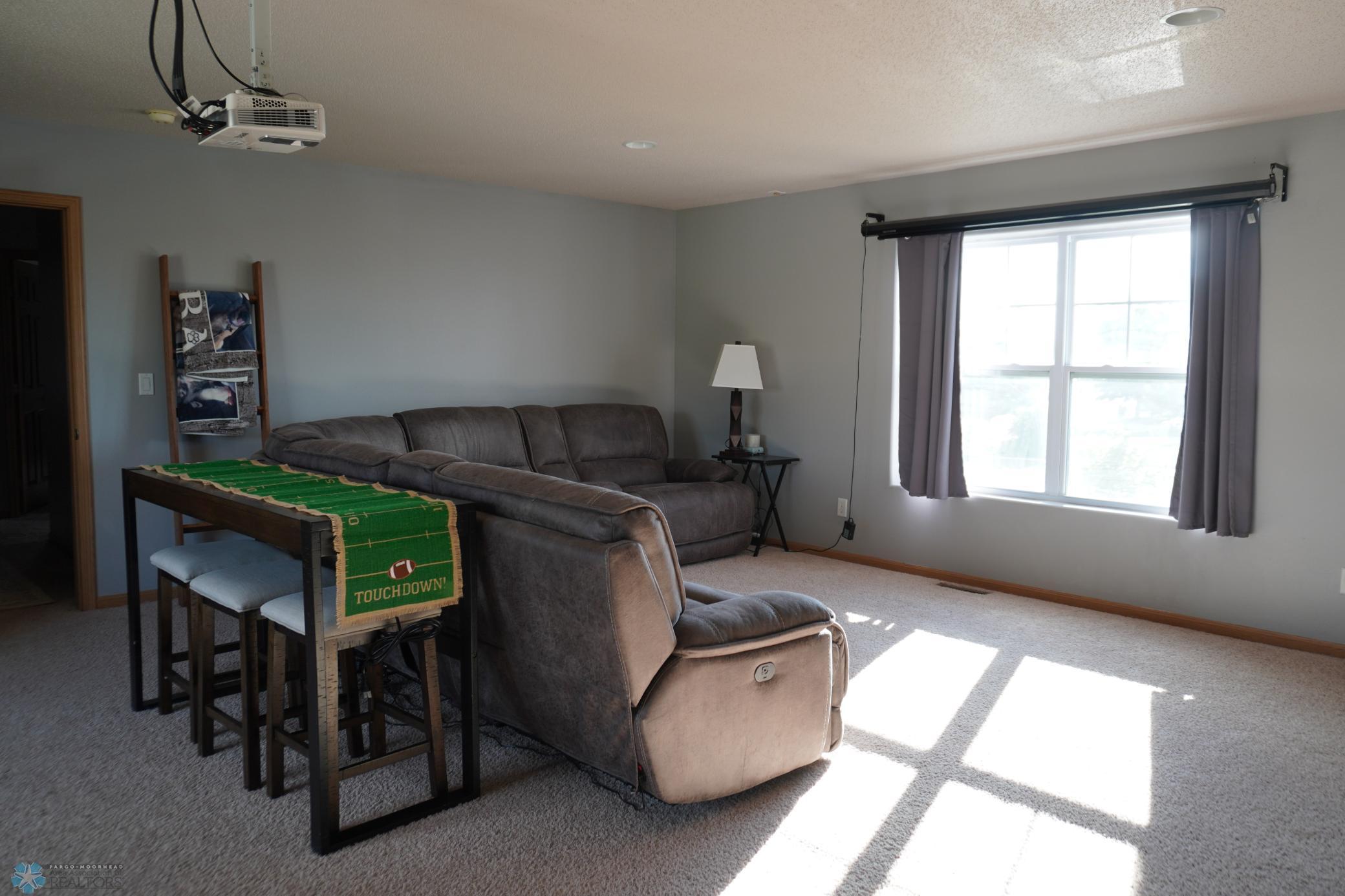 FAMILY ROOM.JPG