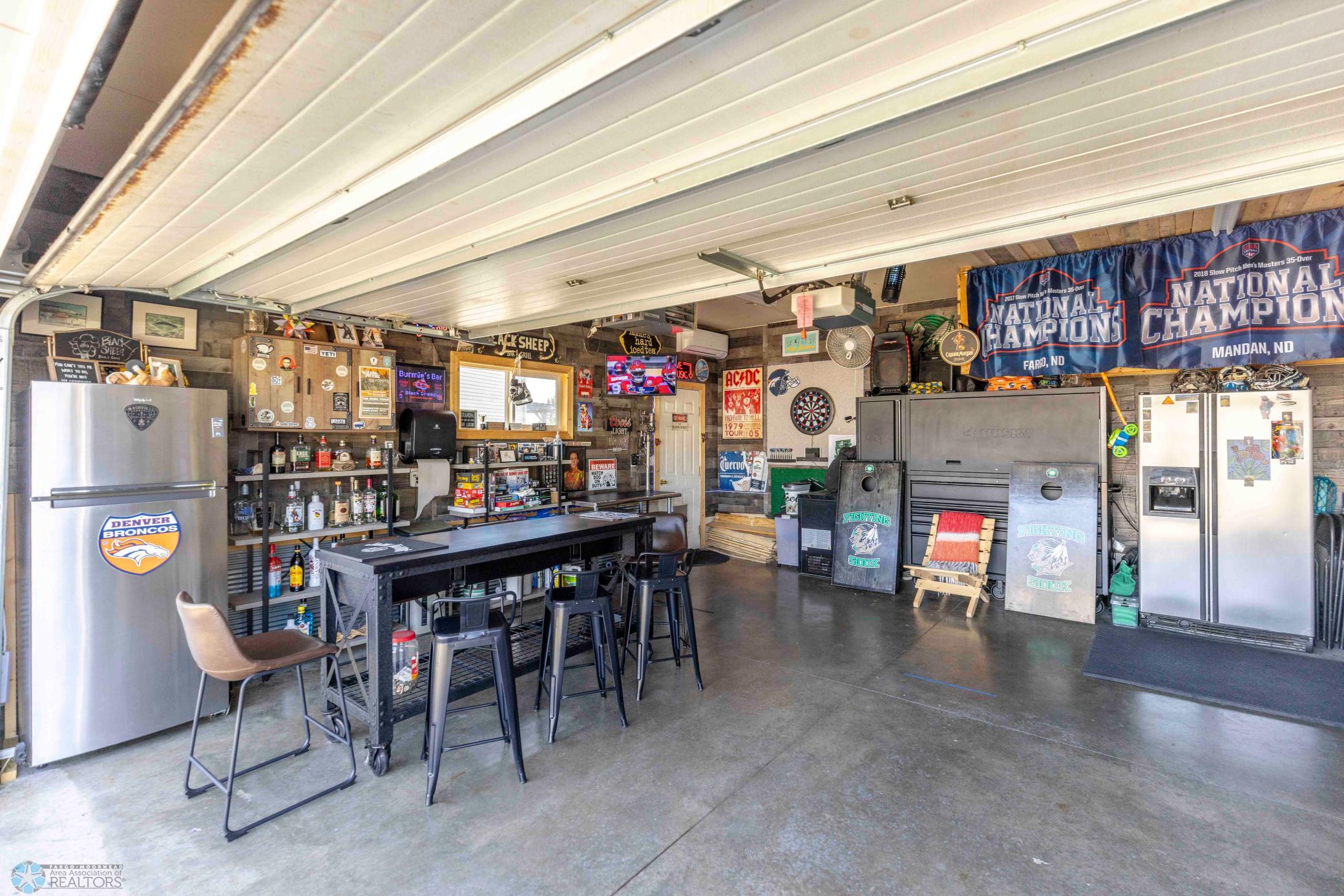 FINISHED GARAGE