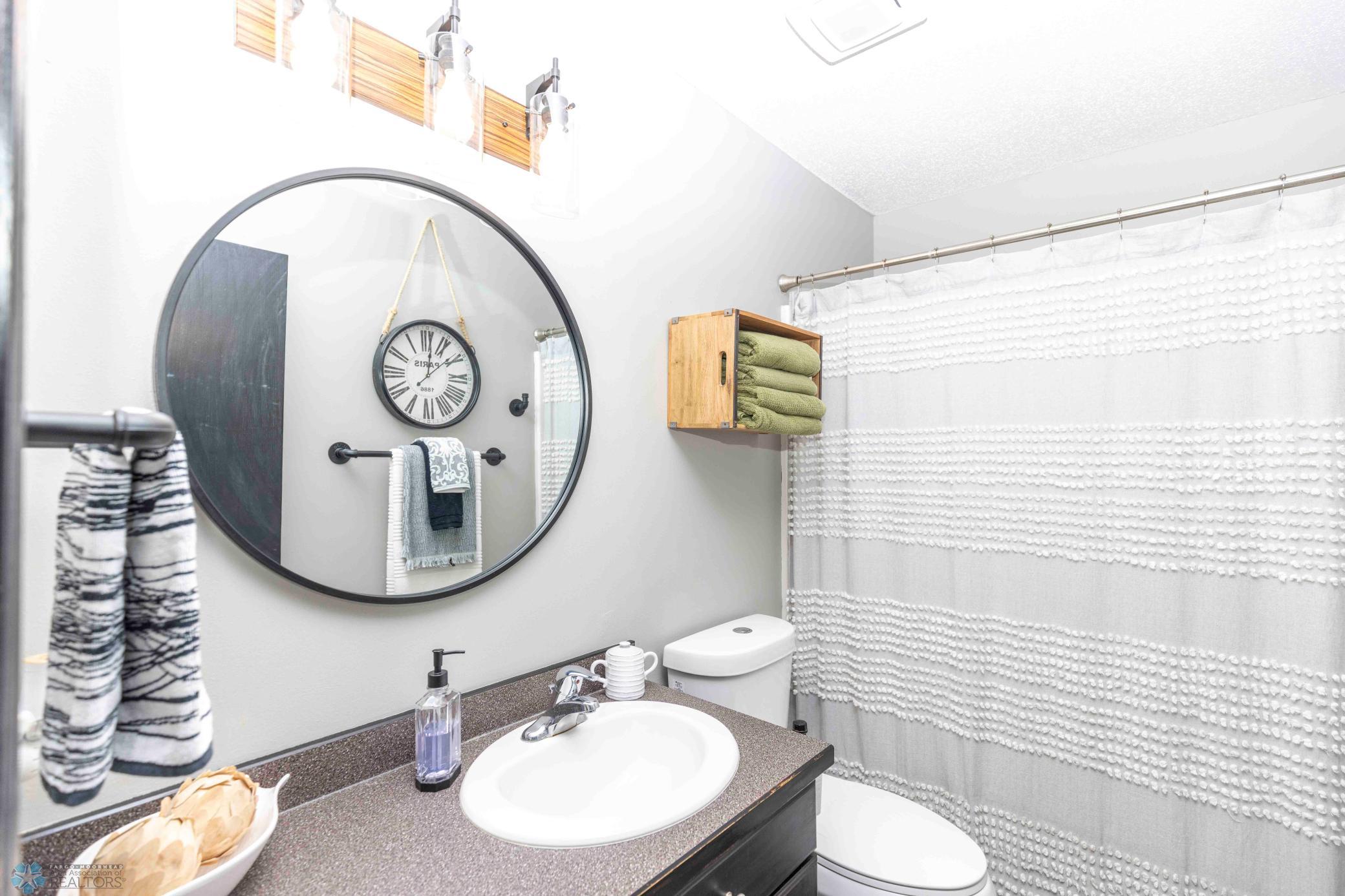 FULL UPSTAIRS BATH