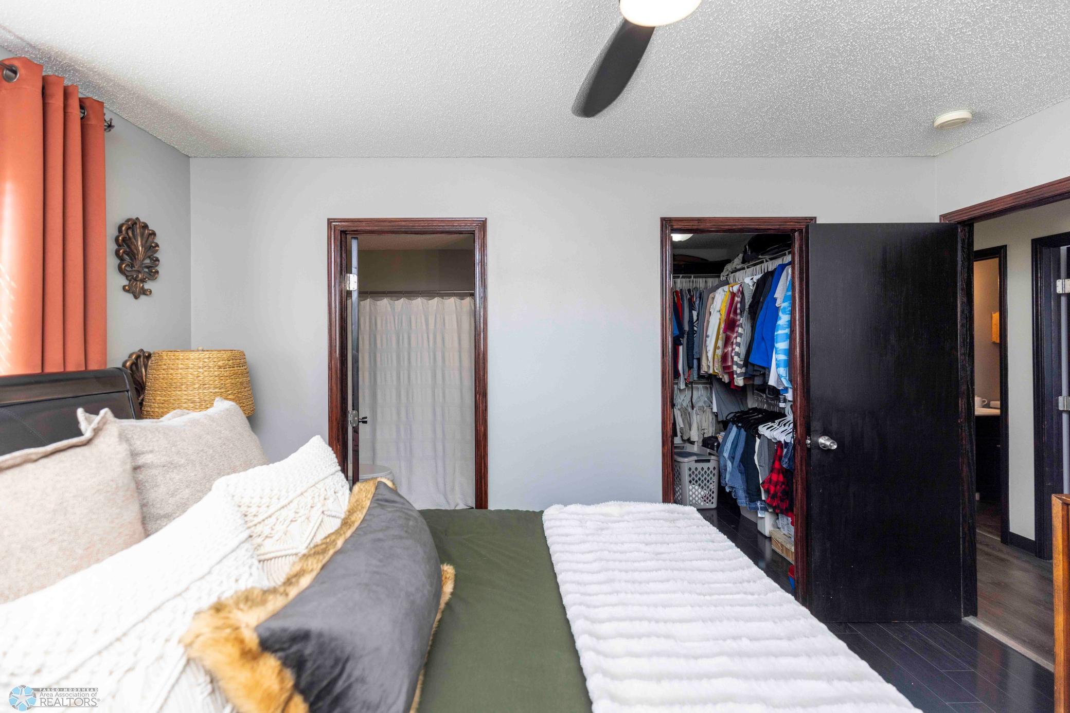 MASTER BEDROOM W/ WALK IN CLOSET