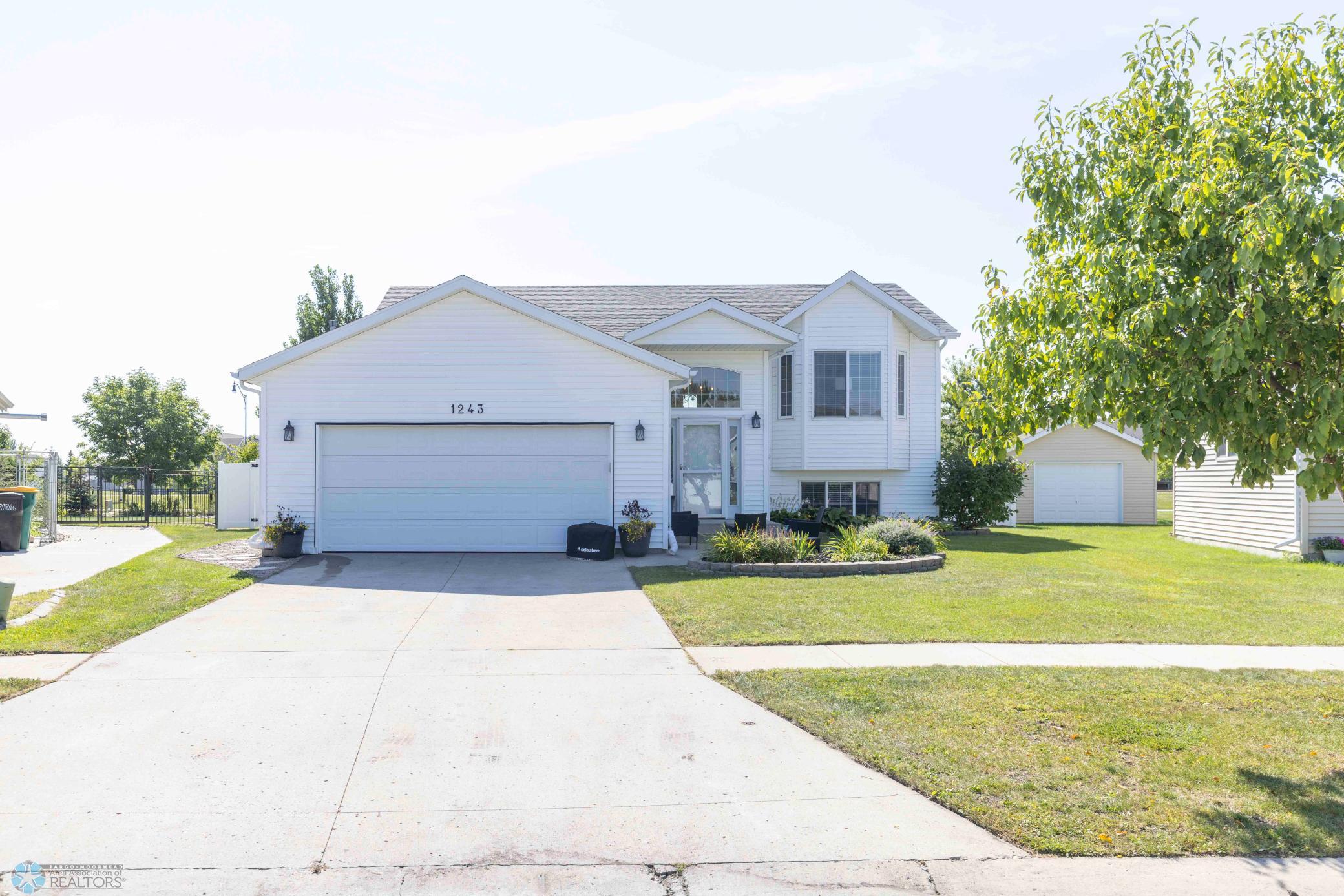 1243 Diversion Dr W WF-51.jpg