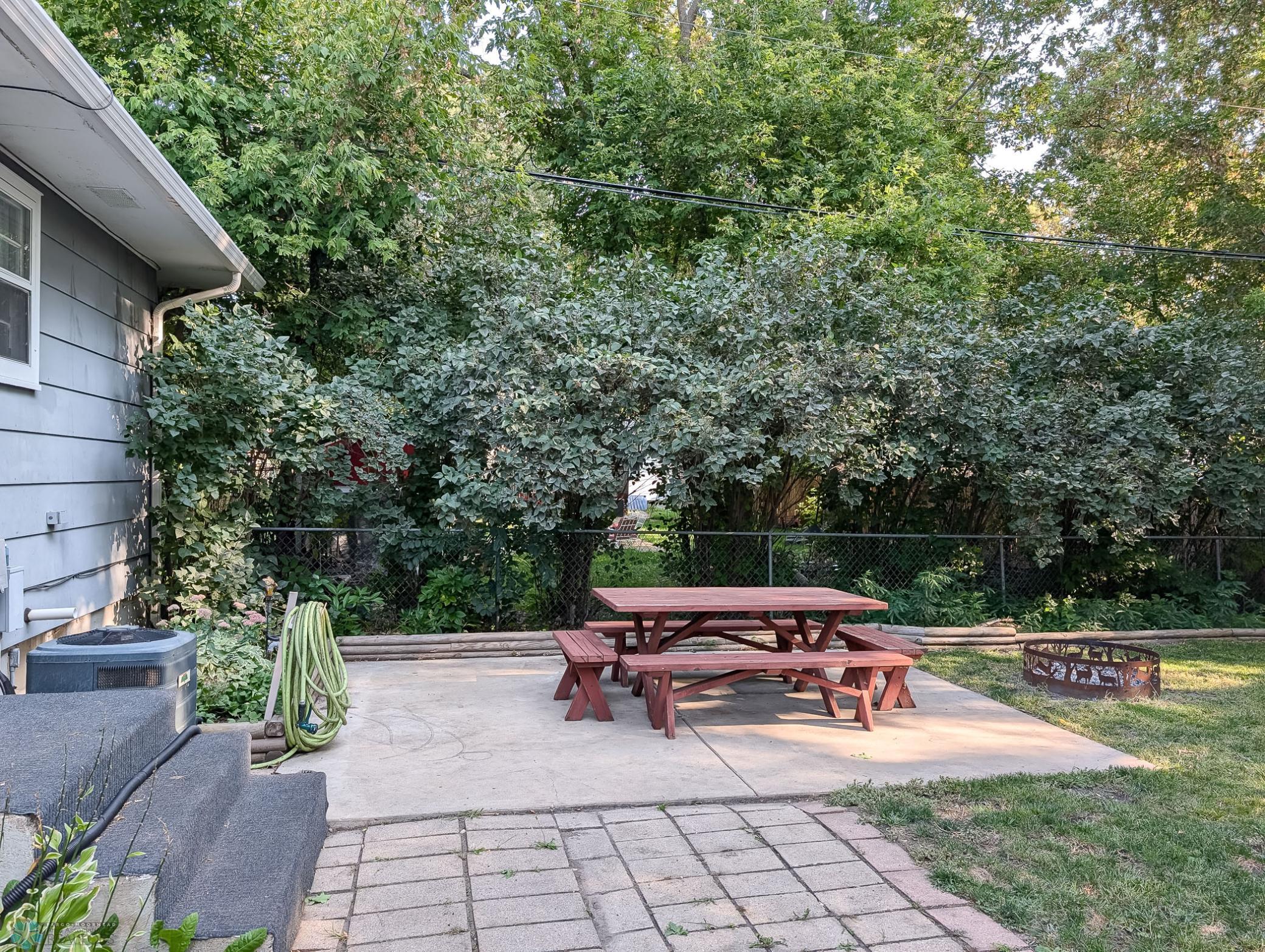 L2P057-143641495.jpg
