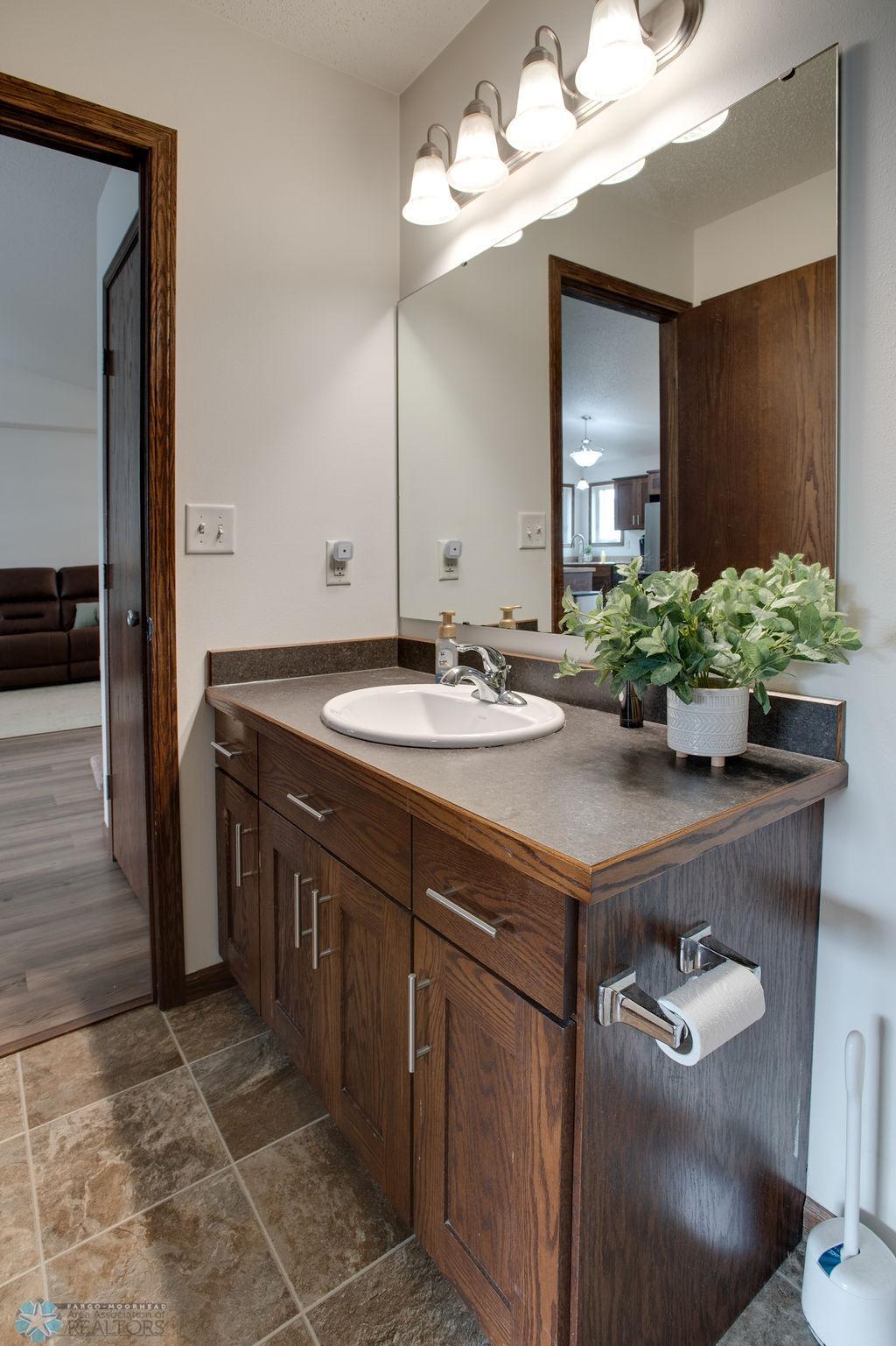 Primary Hollywood bath