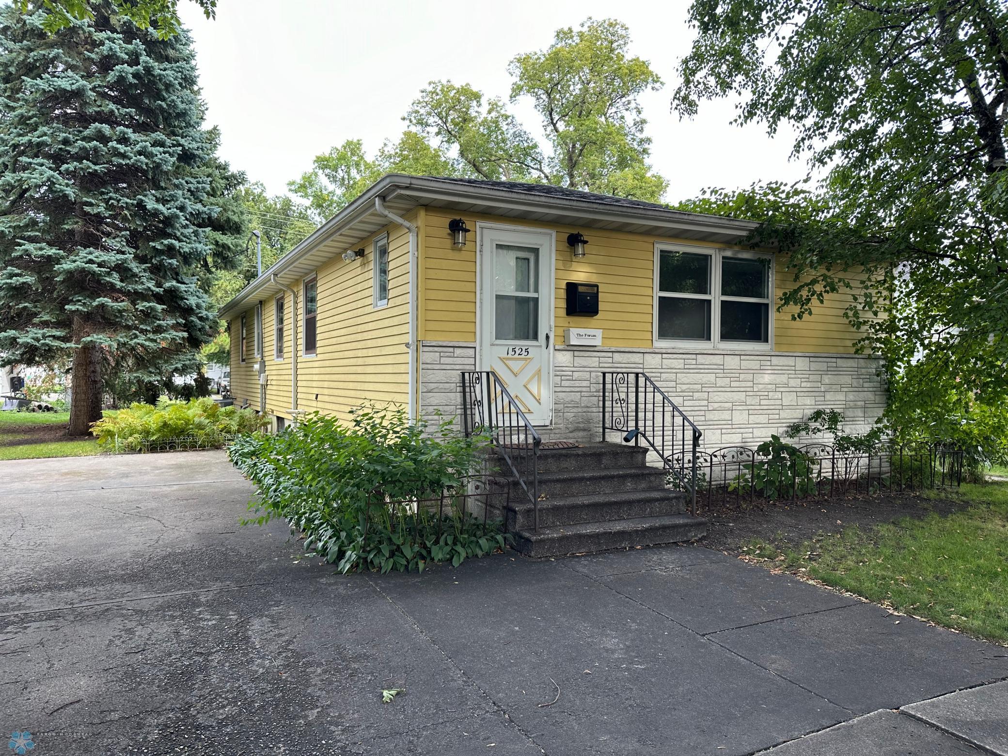 FRONT OF HOUSE