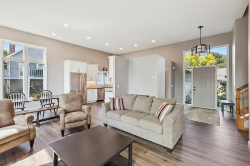 87 Castle Ridge Court, Chanhassen, MN 55317