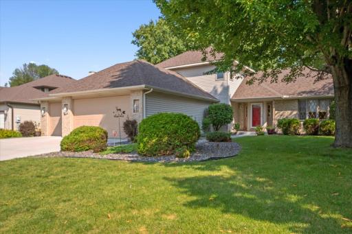 7634 Upper 45th Street N, Oakdale, MN 55128
