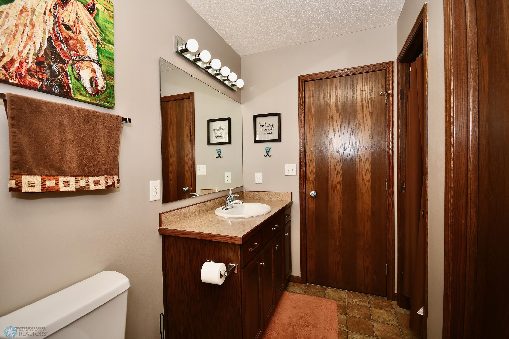 Upper Hollywood bath