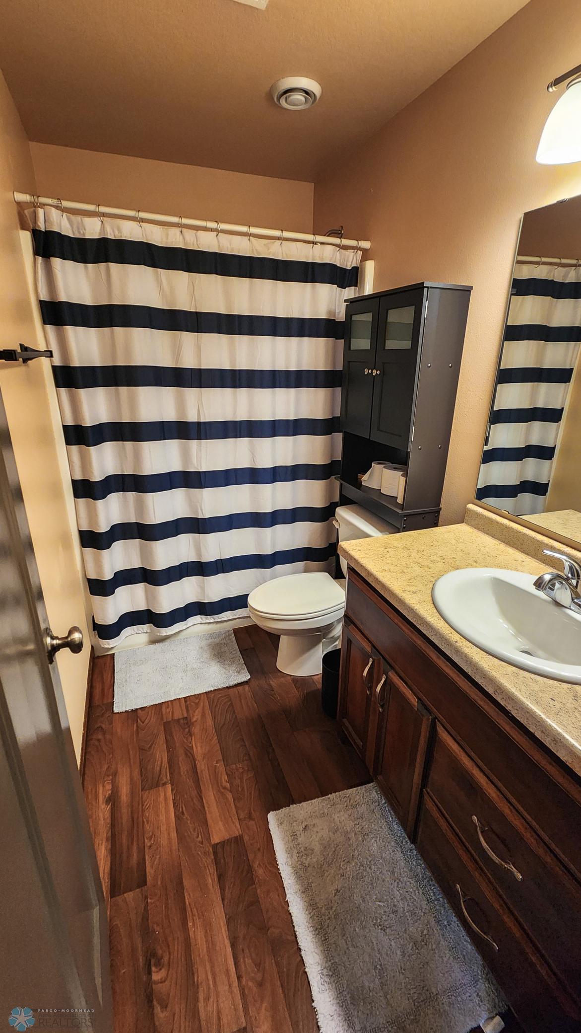 Full Bathroom 2