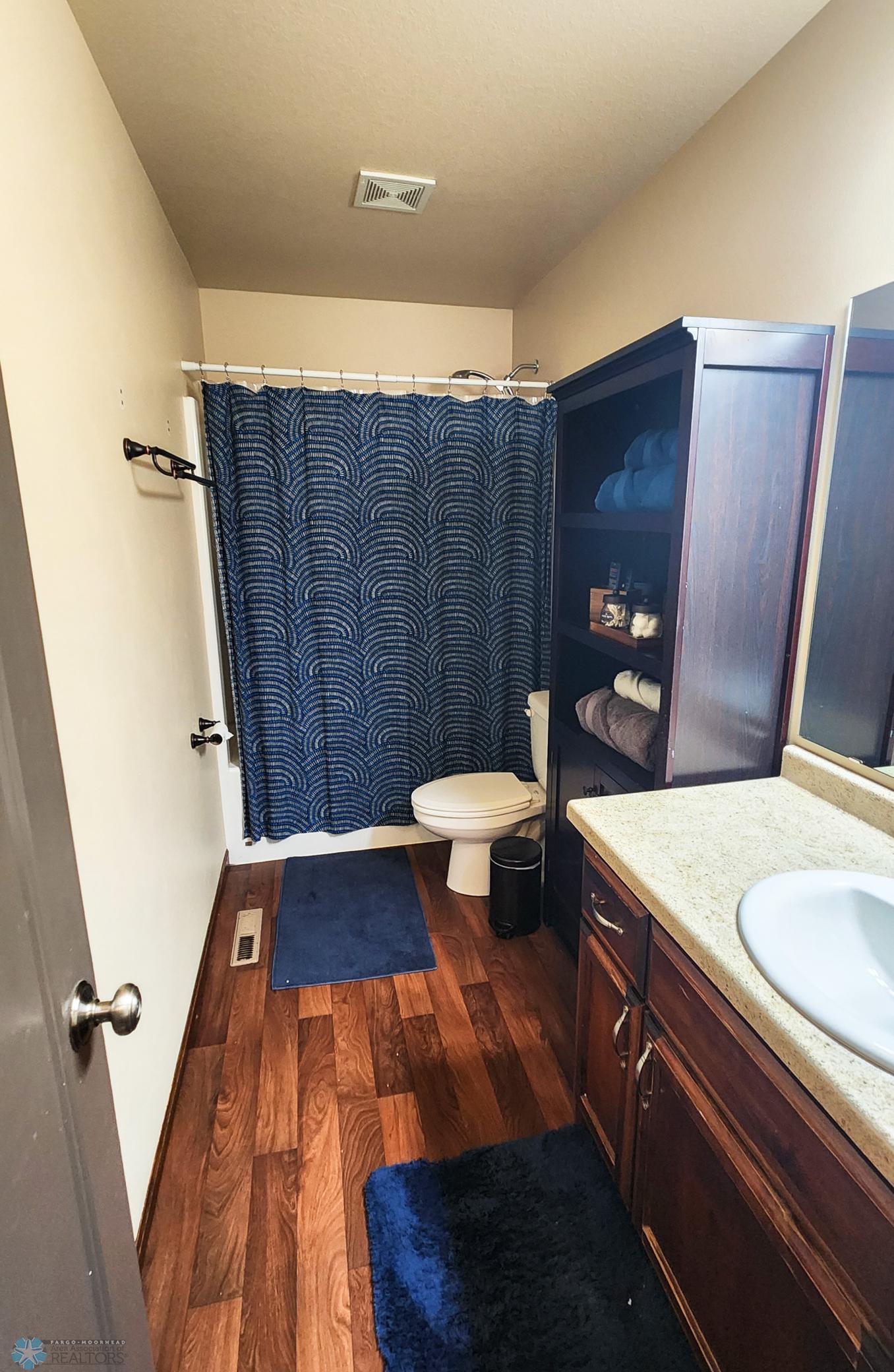 Full Bathroom 1