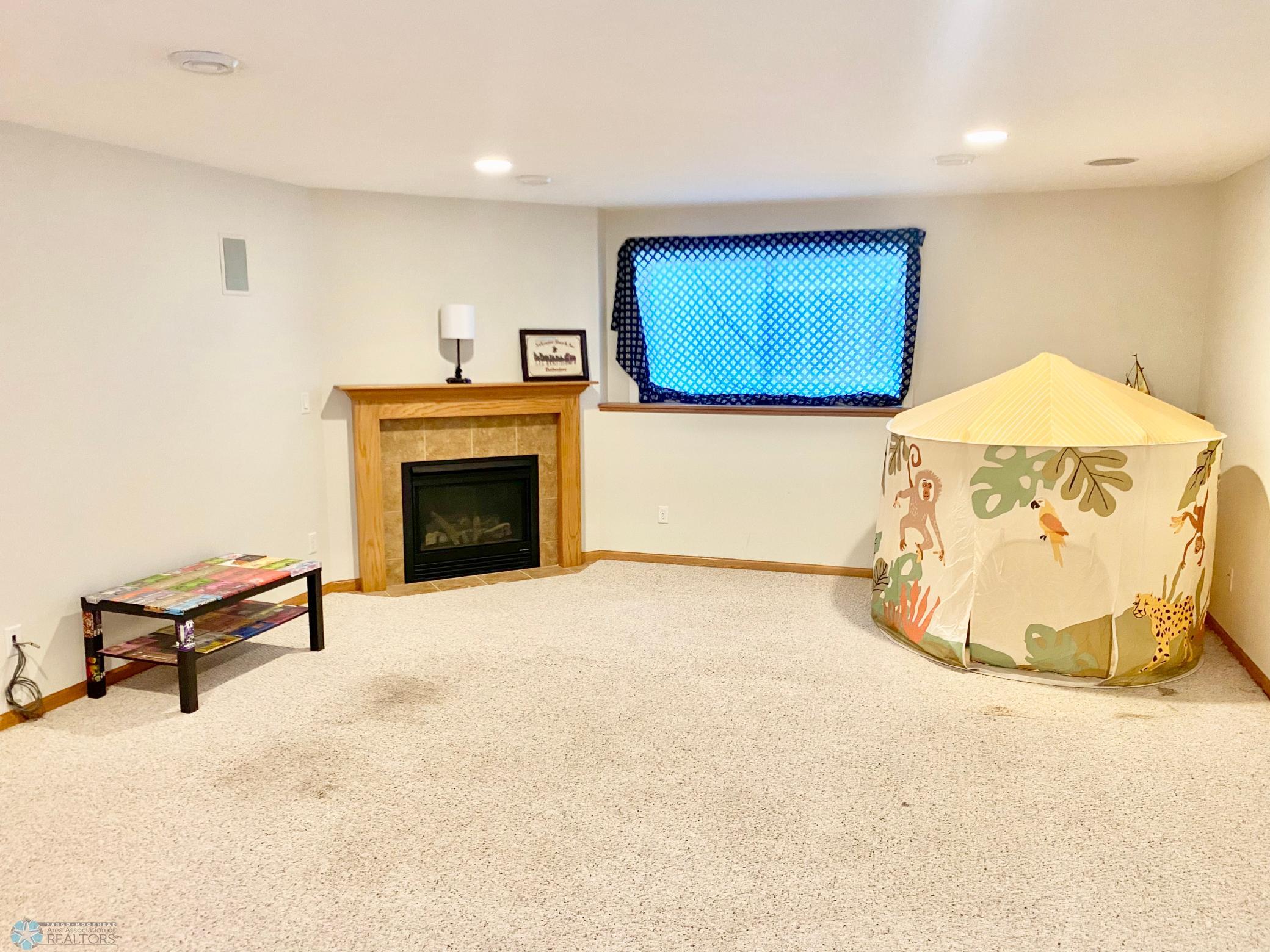 LL family room (2).jpg