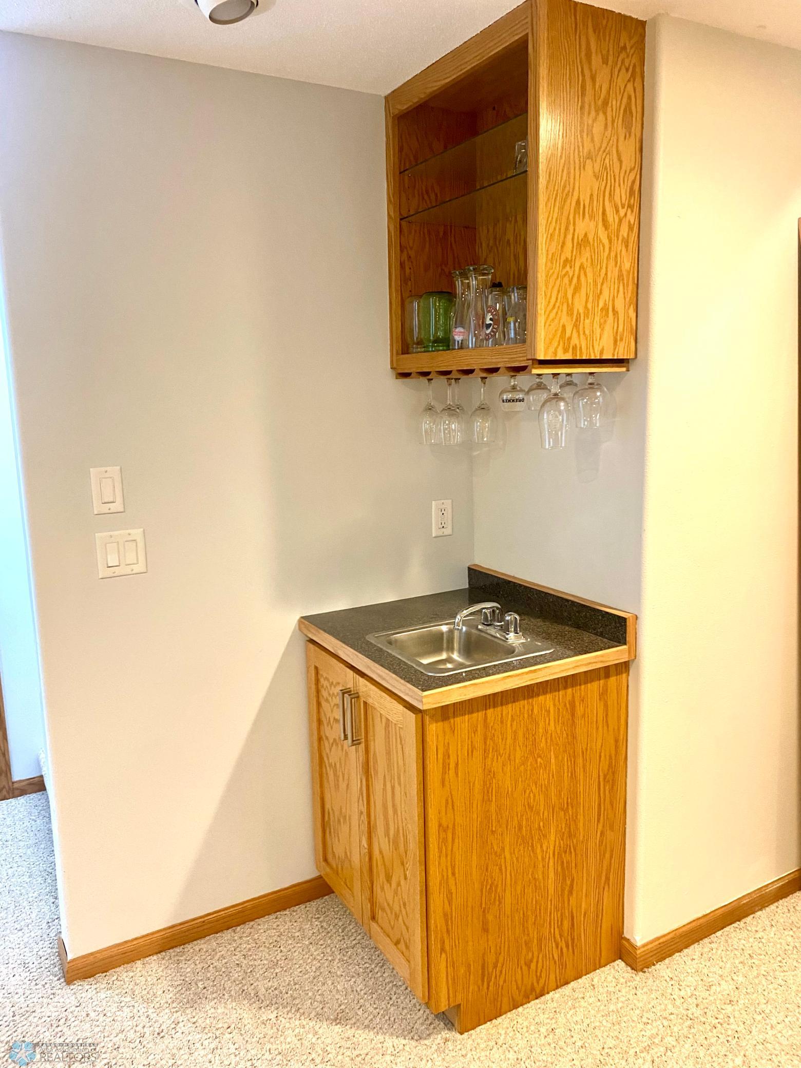 wet bar.jpg