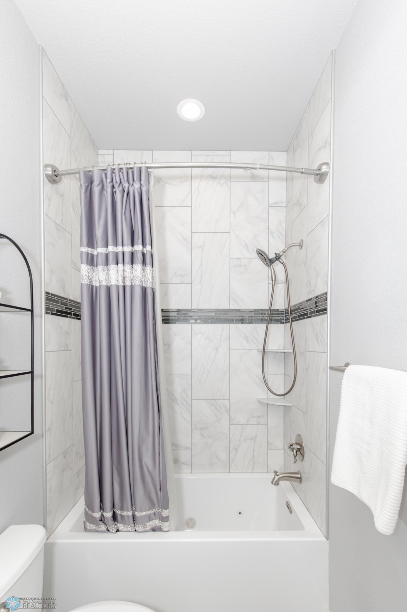 Bathroom 2 - Full