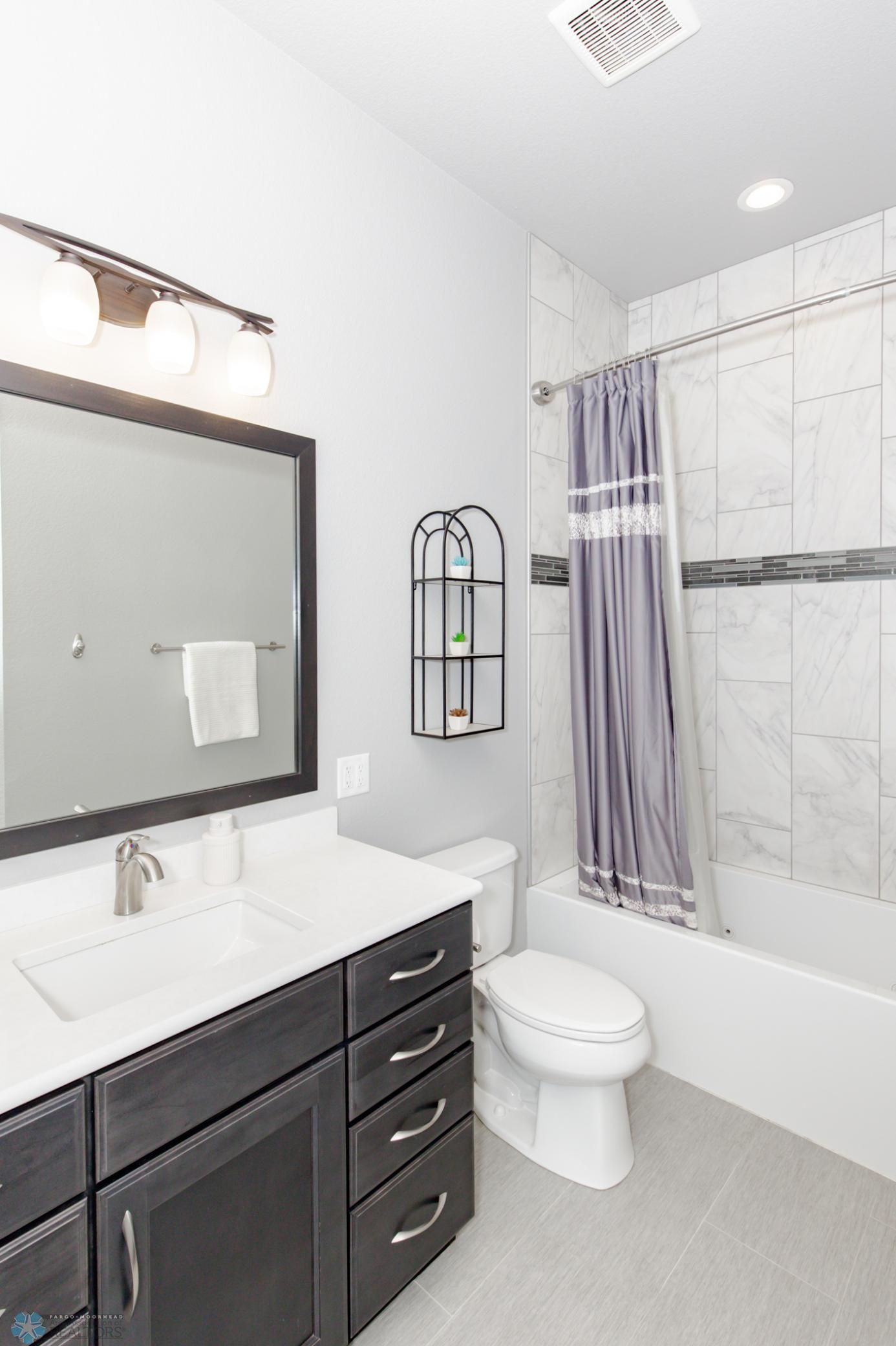 Bathroom 2 - Full