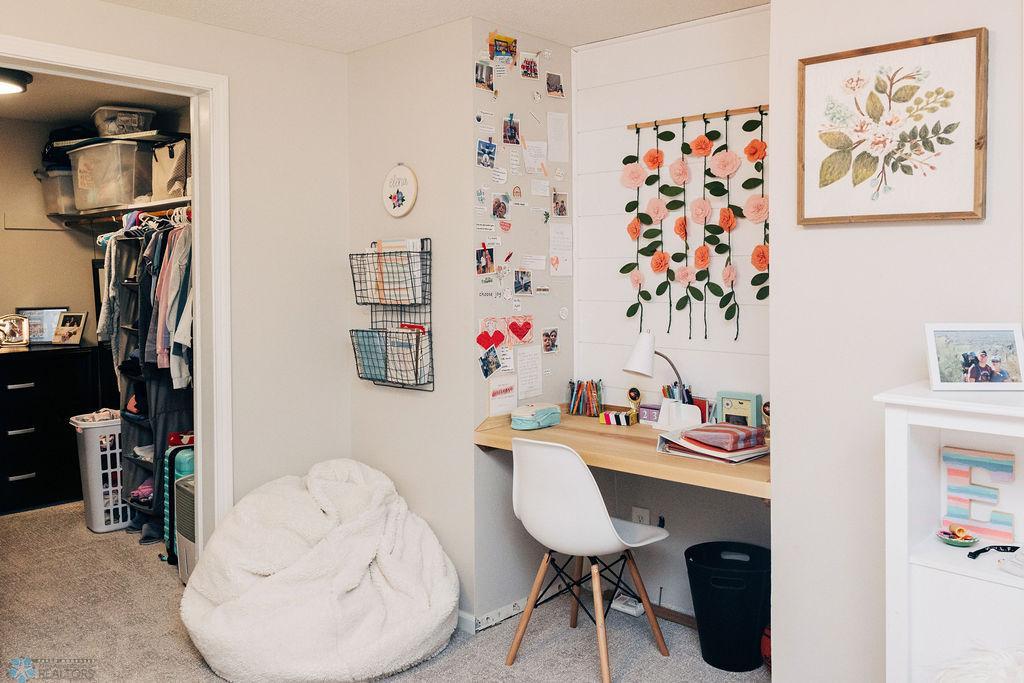 Bedroom 4 desk