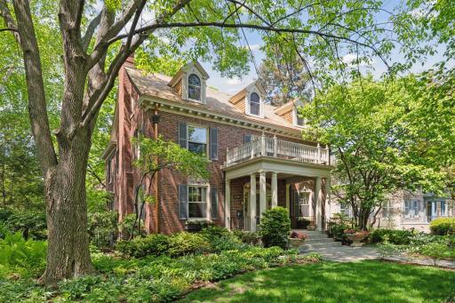 2270 W Lake Of The Isles Parkway, Minneapolis, MN 55405