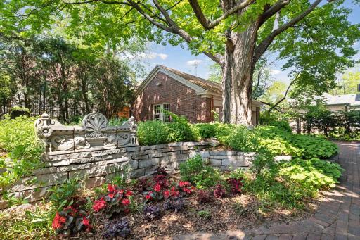 2270 W Lake Of The Isles Parkway, Minneapolis, MN 55405
