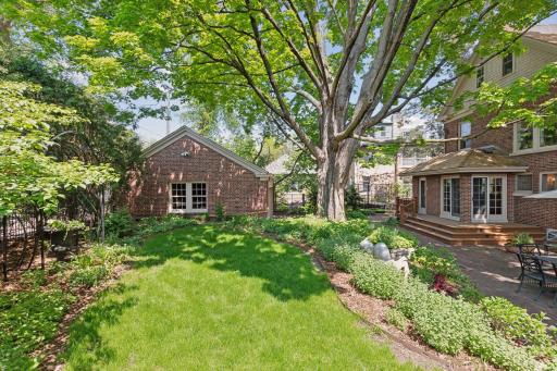 2270 W Lake Of The Isles Parkway, Minneapolis, MN 55405