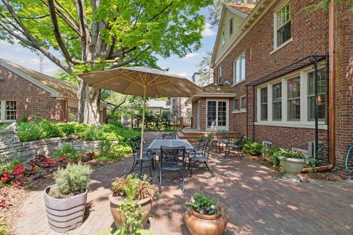2270 W Lake Of The Isles Parkway, Minneapolis, MN 55405