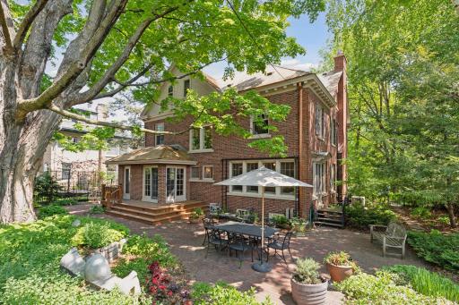 2270 W Lake Of The Isles Parkway, Minneapolis, MN 55405