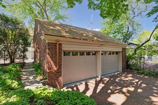 2270 W Lake Of The Isles Parkway, Minneapolis, MN 55405
