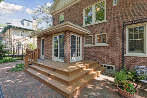 2270 W Lake Of The Isles Parkway, Minneapolis, MN 55405