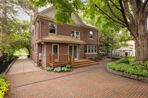 2270 W Lake Of The Isles Parkway, Minneapolis, MN 55405