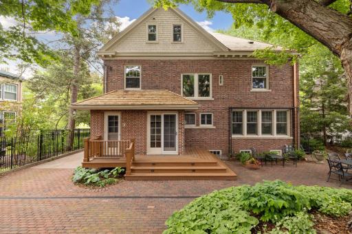 2270 W Lake Of The Isles Parkway, Minneapolis, MN 55405